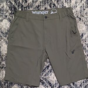 Wrangler Men's Cargo Shorts in Olive
